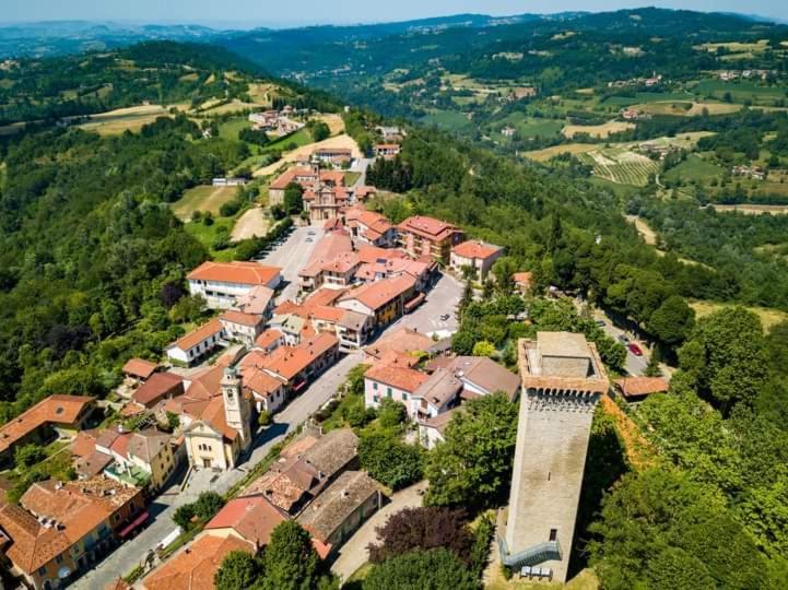 La Tana Dello Scoiattolo - Adults Only Bed & Breakfast Murazzano  Exterior photo